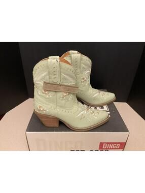 New! Womens Dingo Primrose Mint Green Snip Toe Boots. Size 7M. Awesome Boots!